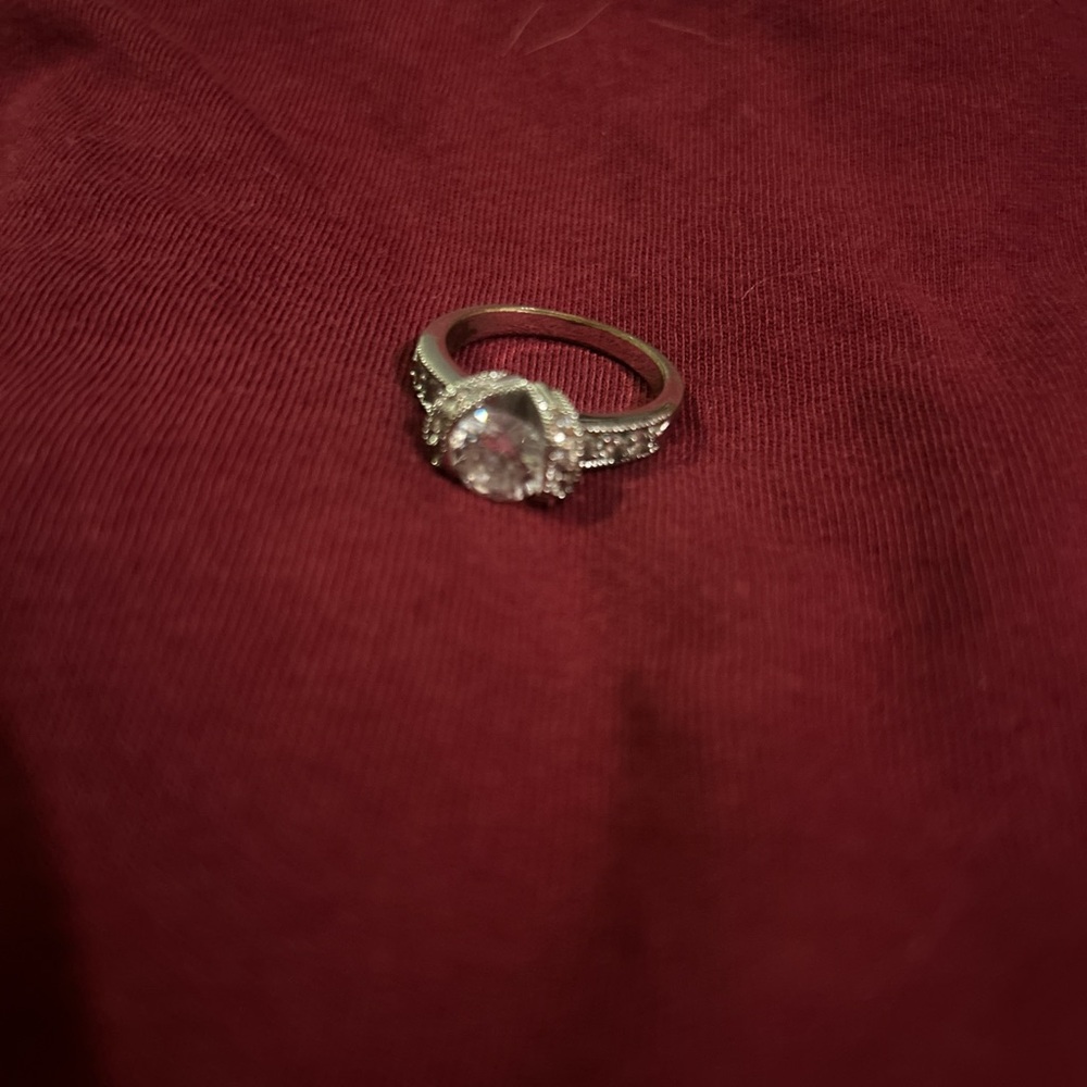 Elegant Silver Ring with Clear Gemstone